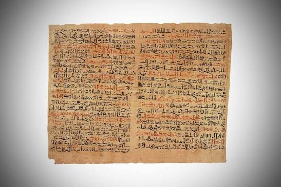 Senovės egiptiečiai naudojo specializuotus testamentus – papiruse išliko išsamių teisinių dokumentų, rodančių sudėtingą teisinę sistemą